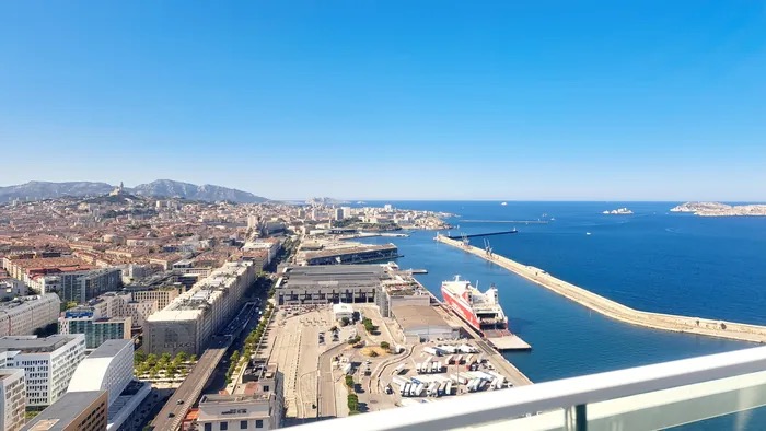 Terrasse de Sky Center, Tour La Marseillaise